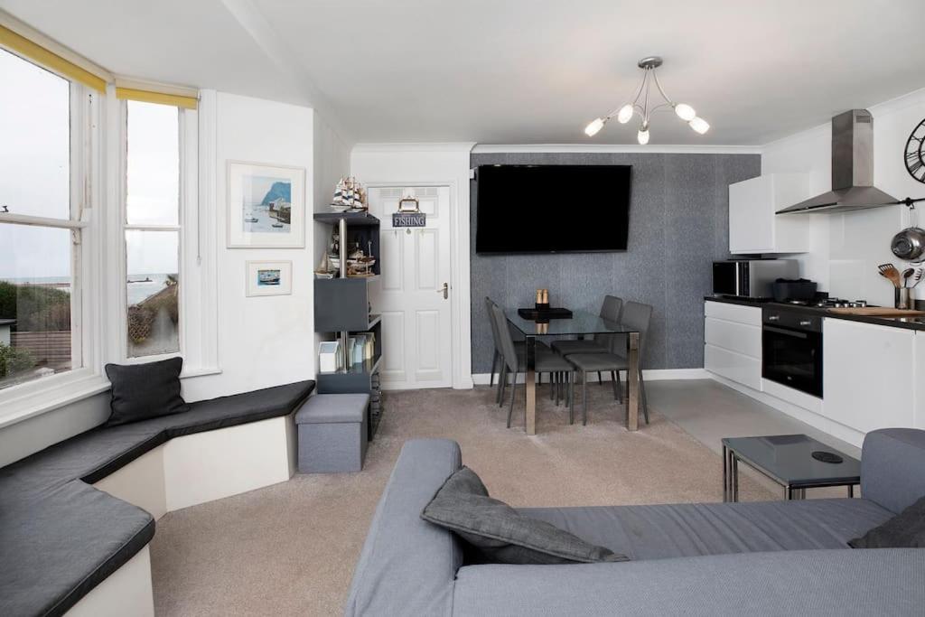 Beach Front Flat Shaldon With Parking Eksteriør billede